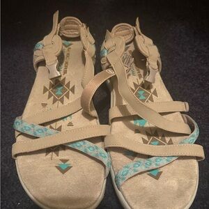 Skechers Women's Beige and Turquoise Sandals